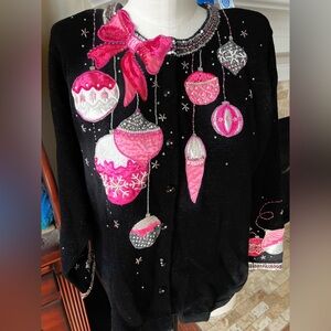 Design Options Vintage black/pink holiday sweater